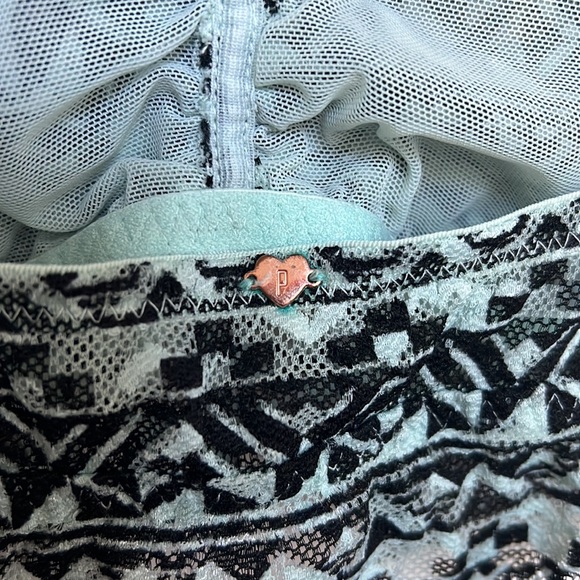 Pink by Victoria’s Secret Tribal Large Lace Bralette green and black - Picture 3 of 5